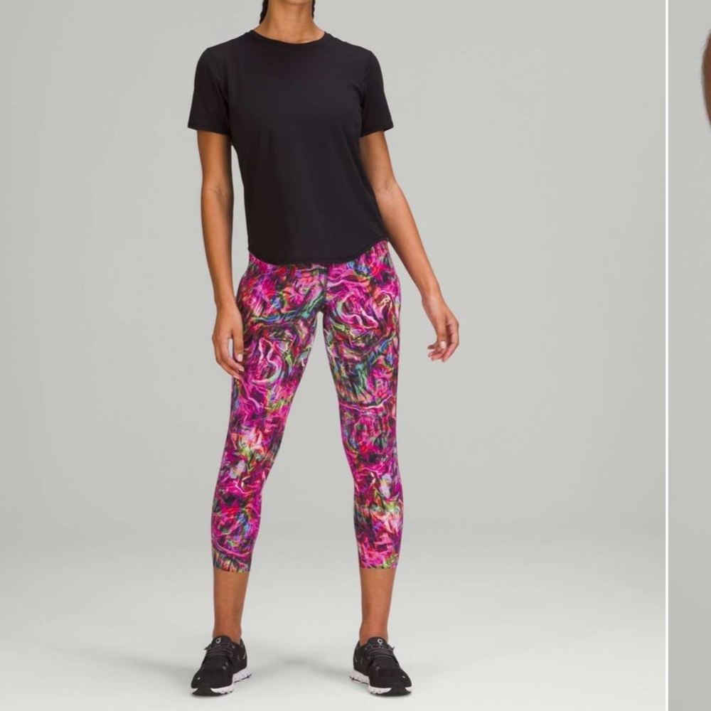 • Lululemon • Base Pace High-Rise Running Tight 25"
Hyper Flow Pink Multi 4